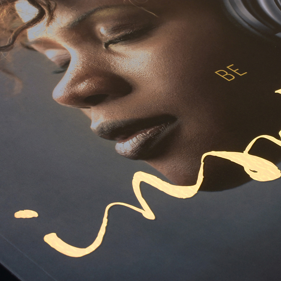 de cover van een luxe brochure met goud opdruk